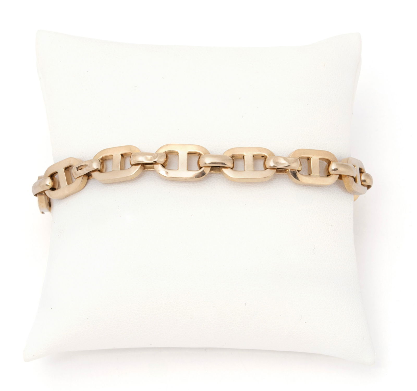 GOLD ANCHOR LINK BRACELET: GOLD ANCHOR LINK BRACELET A 14k yellow gold anchor link bracelet with lobster clasp. 8 in. (20.3 cm.); 10.3 grams