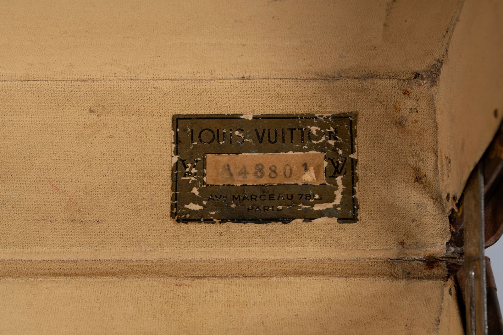 DESIGNER STYLE SUITCASE - 11