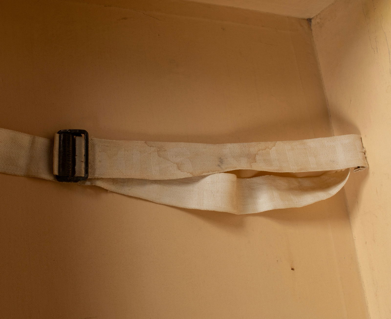 DESIGNER STYLE SUITCASE - 7