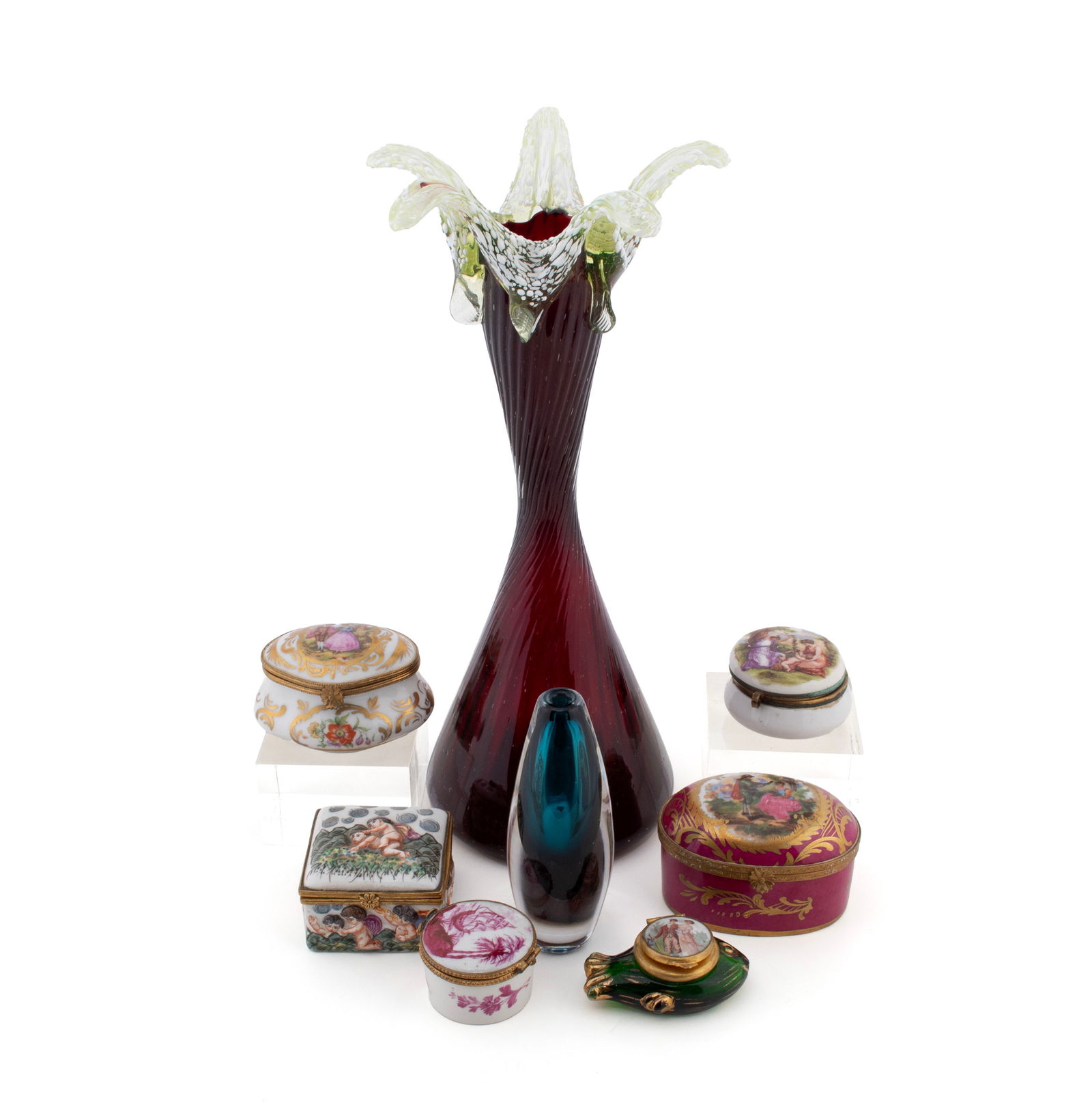 COLLECTION OF DECORATIVE PORCELAIN AND GLASS (1 of 7)