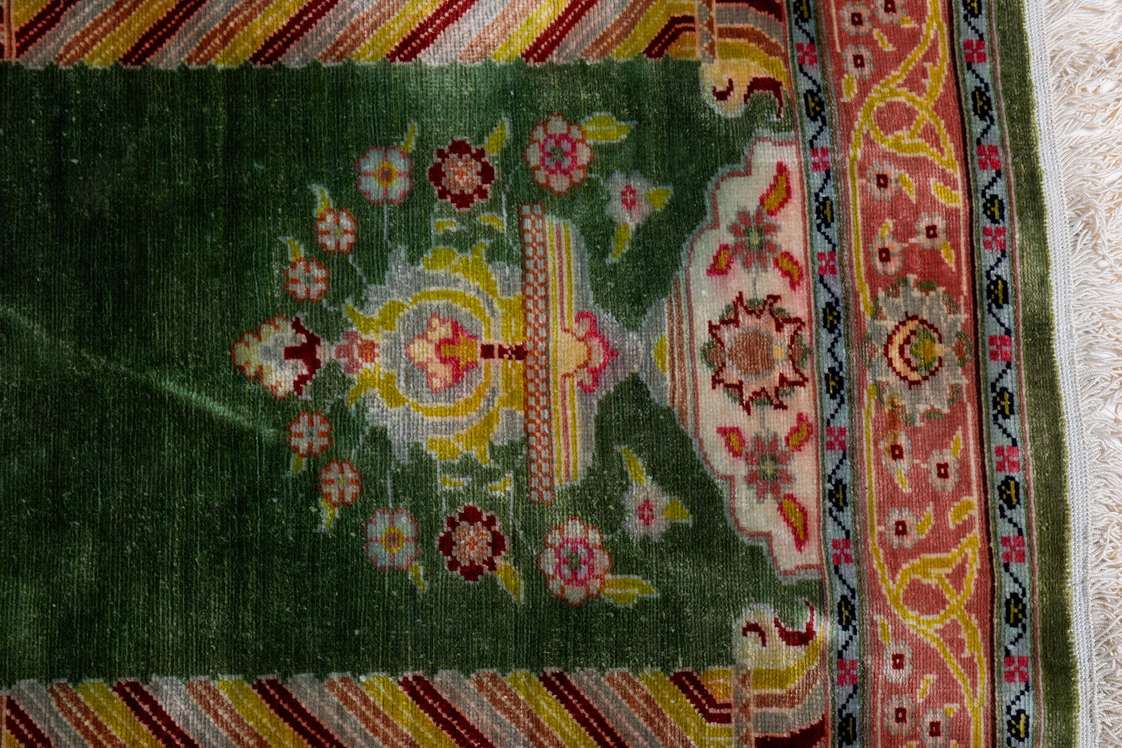 HEREKE SILK PRAYER MAT, SIGNED - 3