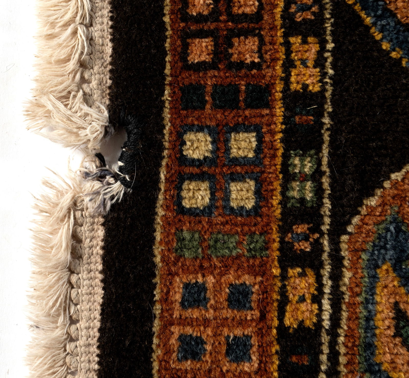 PERSIAN AREA RUG - 9