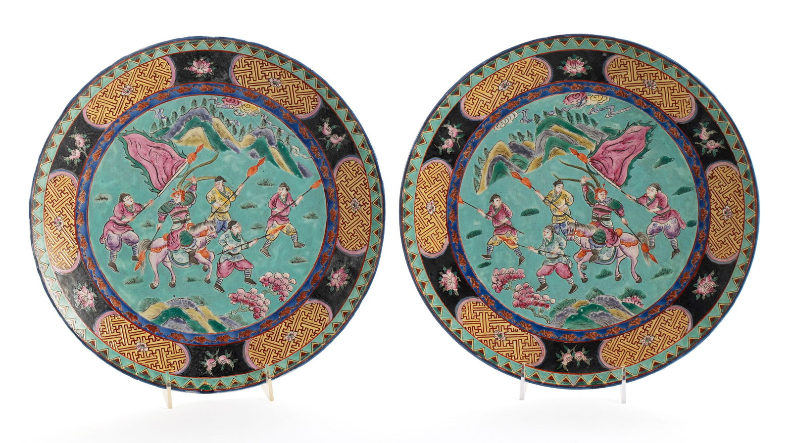 PAIR OF CHINESE EXPORT FAMILLE VERTE PORCELAIN CHARGERS: PAIR OF CHINESE EXPORT FAMILLE VERTE PORCELAIN CHARGERS19th century. Battle scenes with key fret panels, red Daoguang marks to verso.13 1/4 in. (33.7 cm.)