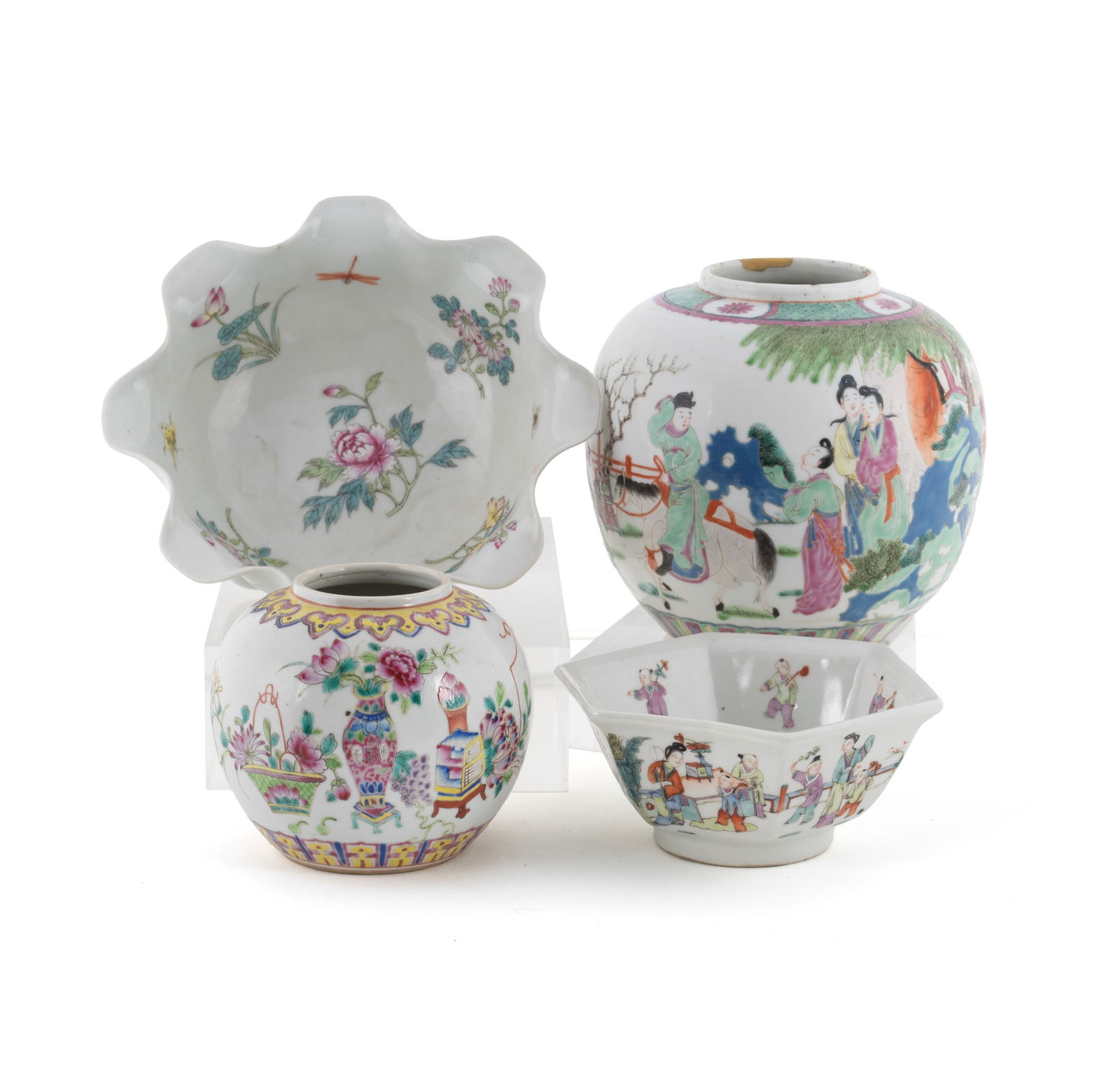 FOUR PIECES OF CHINESE FAMILLE ROSE PORCELAIN: FOUR PIECES OF CHINESE FAMILLE ROSE PORCELAIN20th century. Including two jars, a lobed tri-foot bowl and a hexagonal bowl.large jar 6 3/4 x 7 in. (17.1 x 17.8 cm.), hexagon bowl 2 3/4 x 5 1/2 in. (7 x