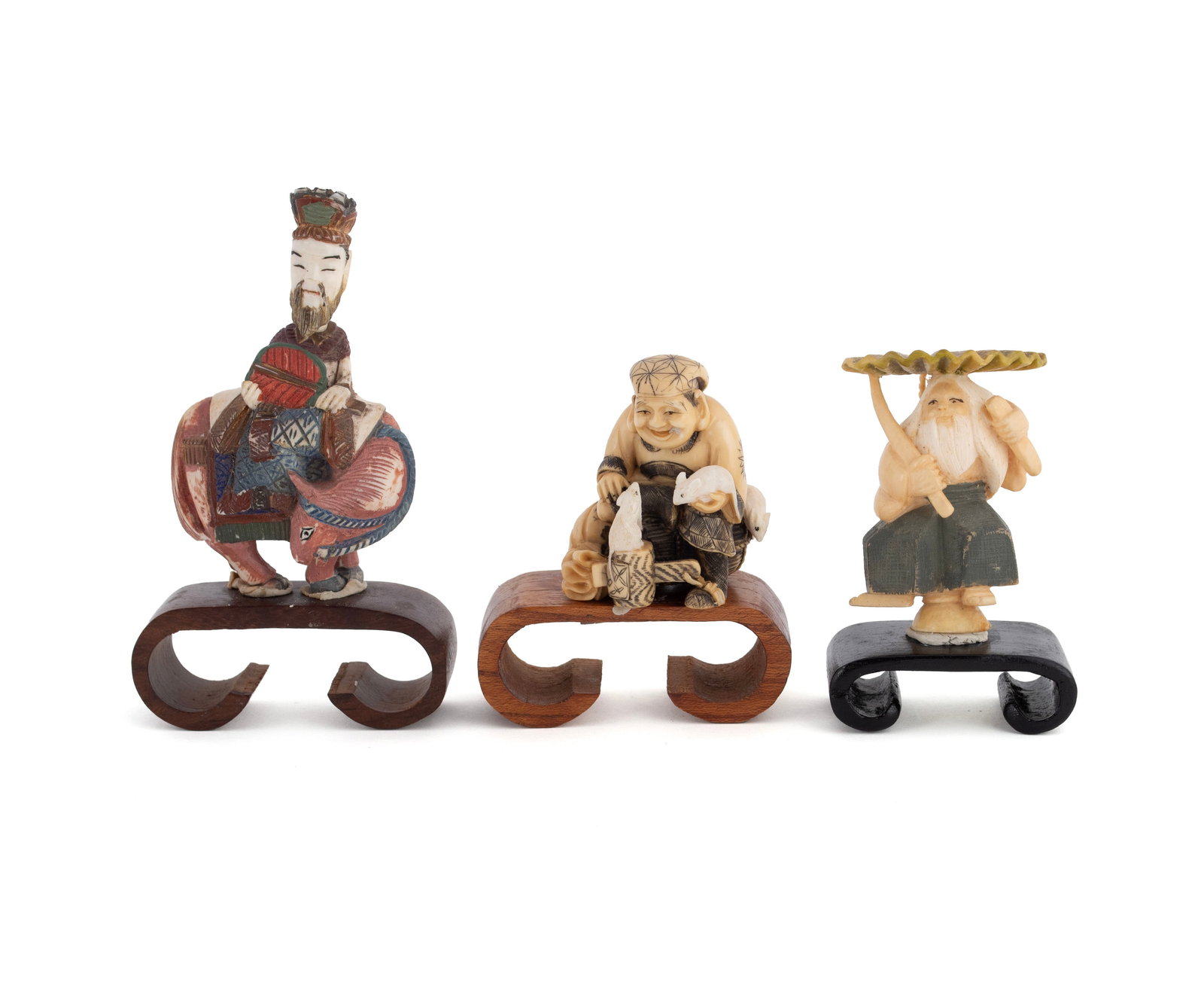 CARVED NETSUKE FIGURES AND SNUFF - 2