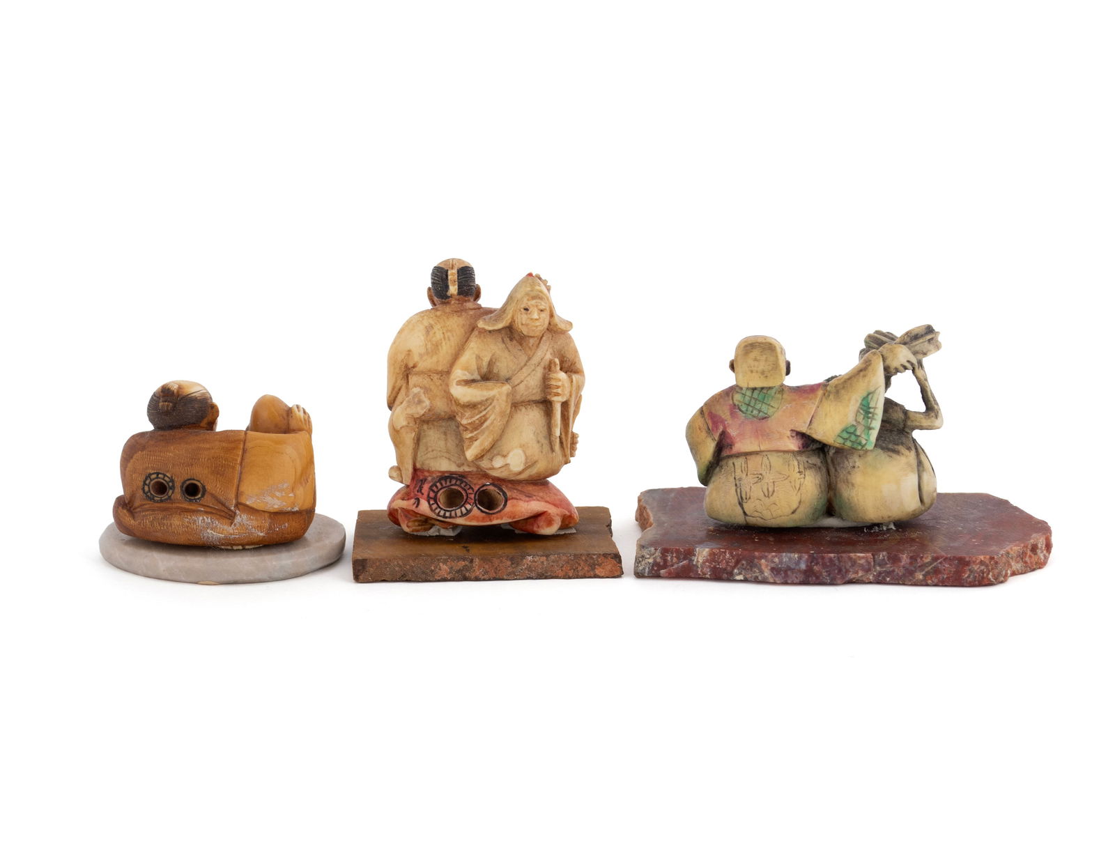 CARVED NETSUKE FIGURES AND SNUFF - 7