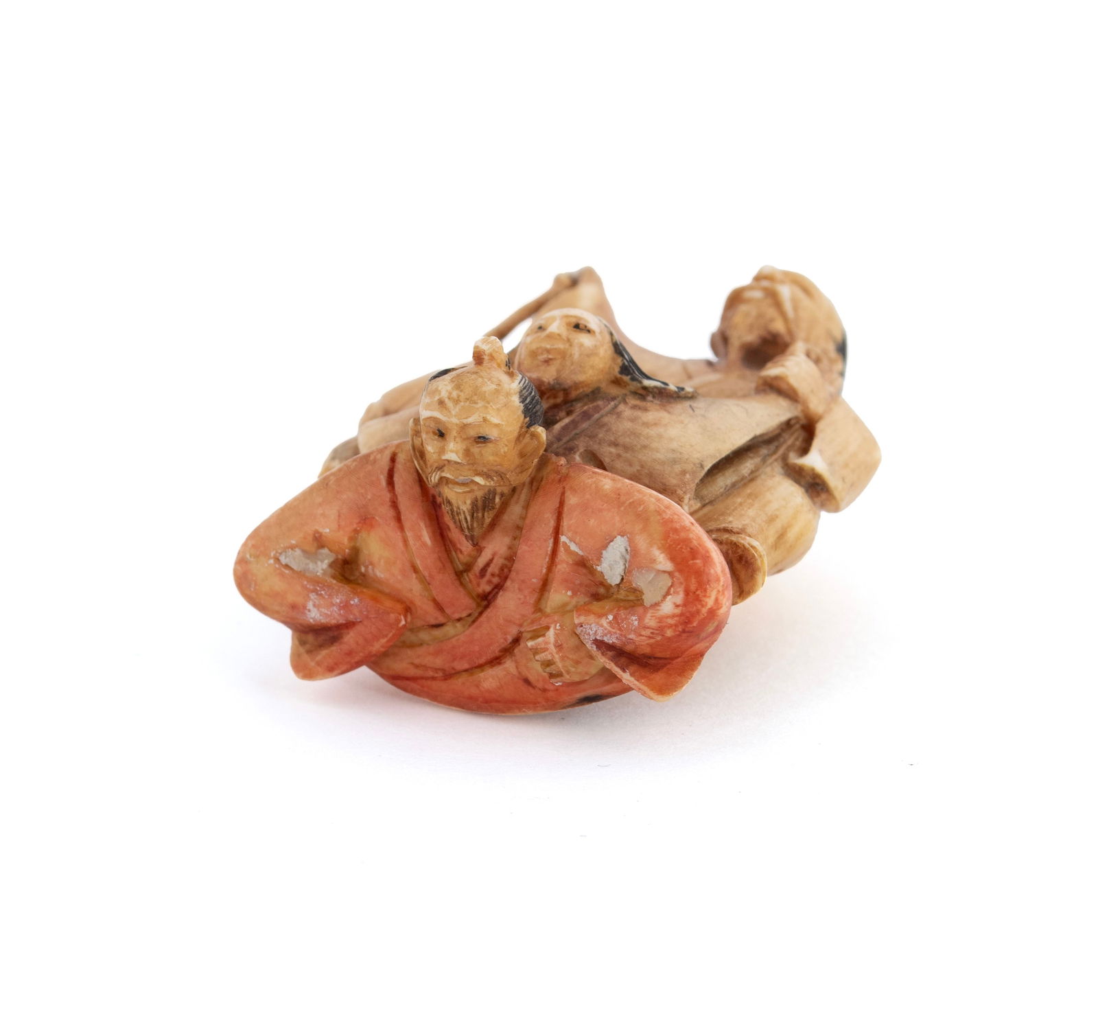 CARVED NETSUKE FIGURES AND SNUFF - 9