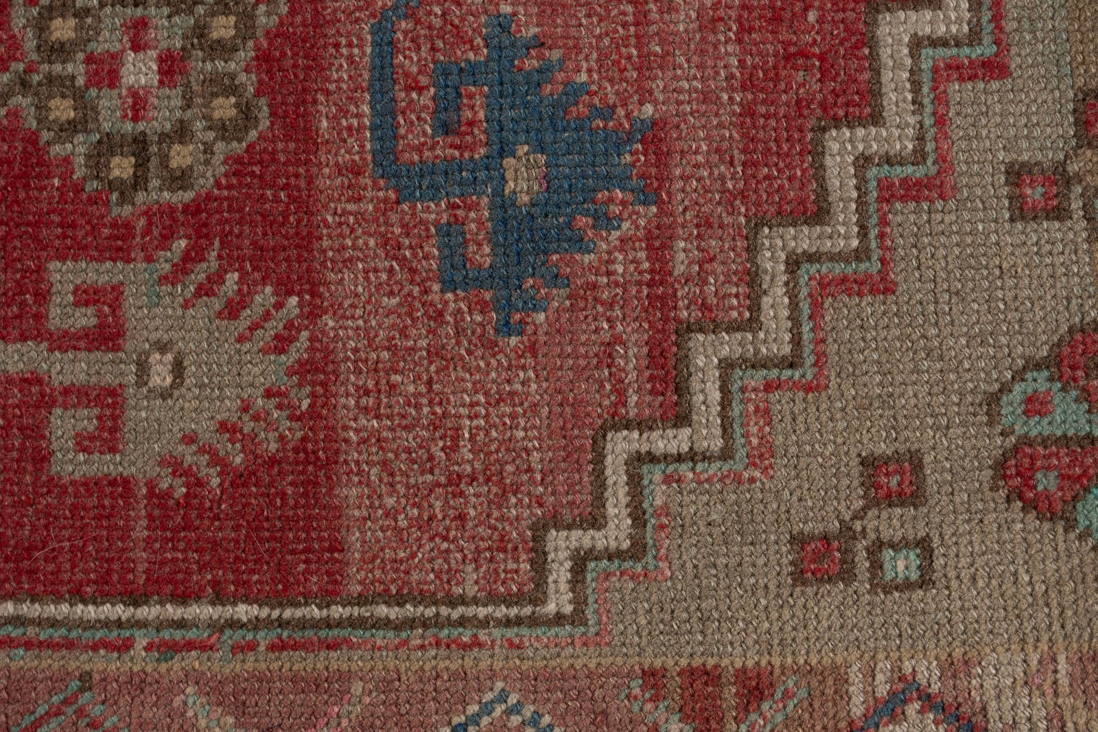 OUSHAK AREA RUG - 3