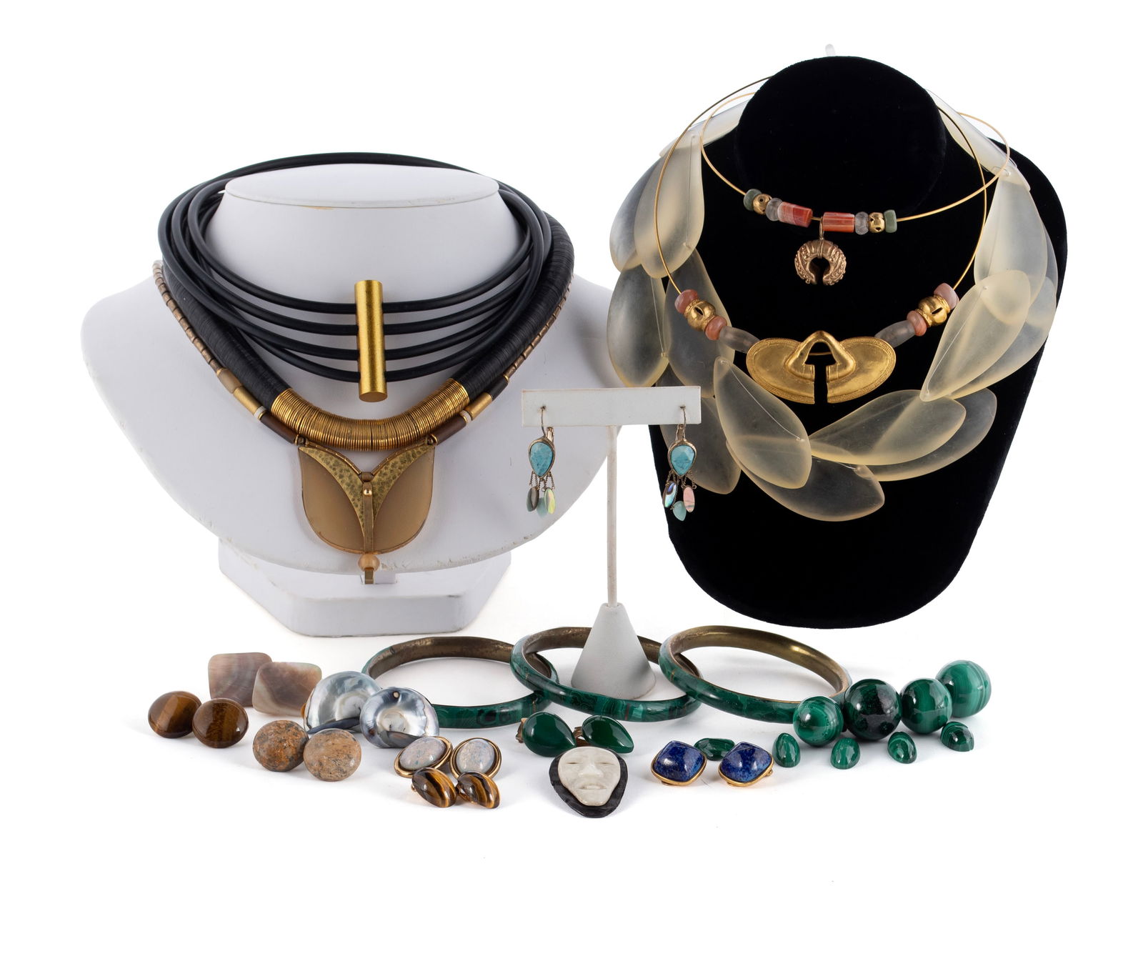 MISCELLANEOUS ARTISAN & CONTEMPORARY JEWELRY: MISCELLANEOUS ARTISAN & CONTEMPORARY JEWELRYTwenty-eight (28) pieces: including a modernist rubber cord necklace, a beaded acrylic art deco pendant necklace, a contemporary necklace of acrylic leaf-fo
