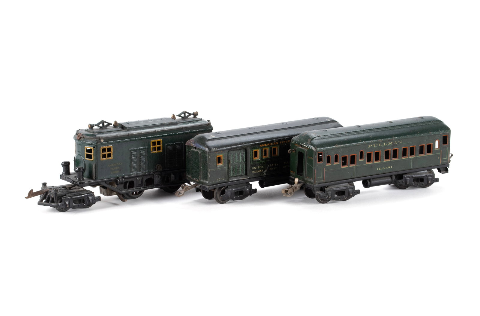 THREE PIECE AMERICAN FLYER TRAIN SET: THREE PIECE AMERICAN FLYER TRAIN SETAmerican, 1920s. The American Flyer electric locomotive #3020, baggage car #3000, and the Illini Pullman car #3001.Largest: 3 1/4 x 2 1/2 x 9 1/2 in. (8.3 x 6.4 x 2