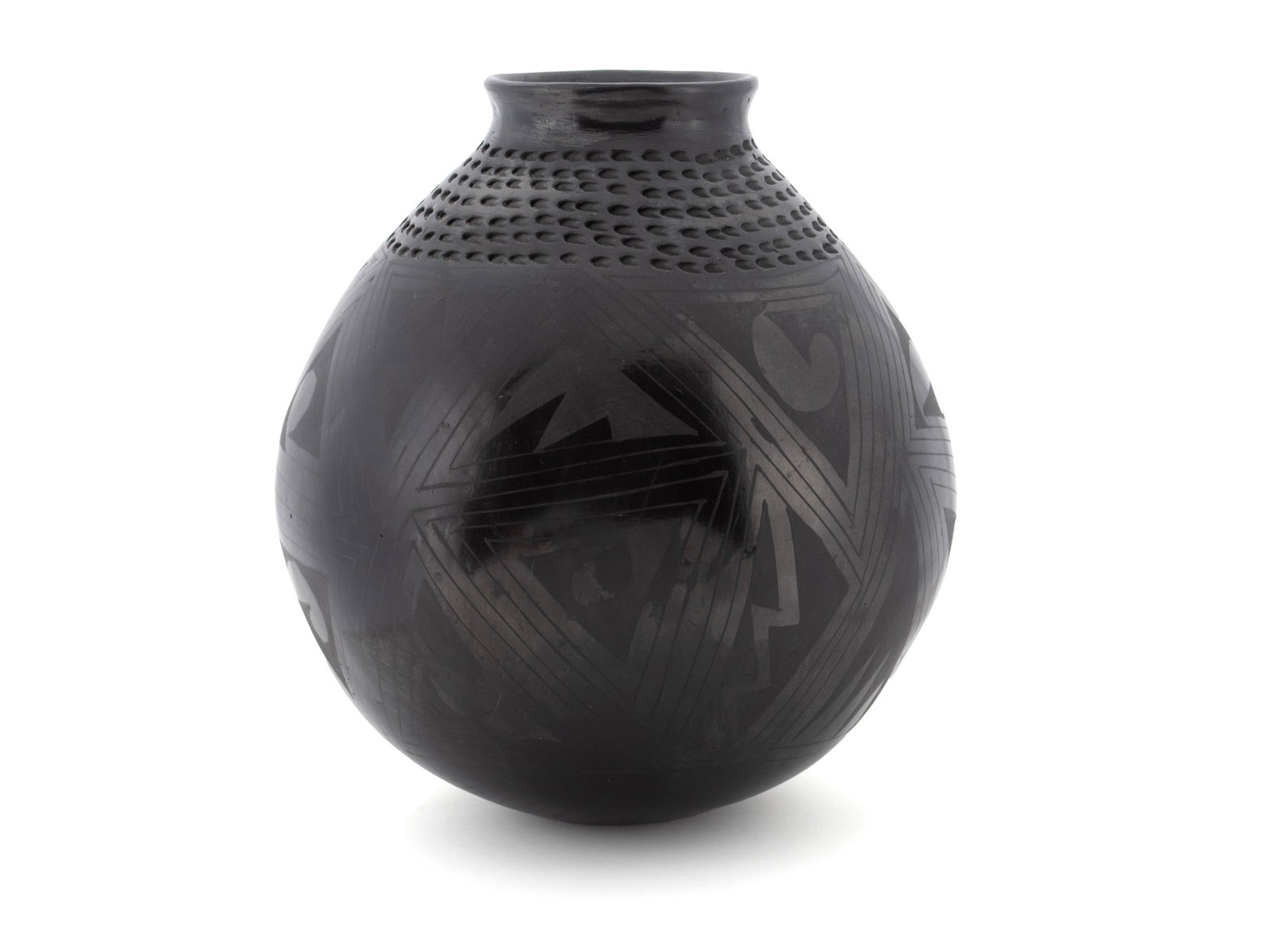 NICOLAS SILVEIRA MATA ORTIZ OLLA: NICOLAS SILVEIRA MATA ORTIZ OLLA Mexican, 20th century. Blackware pot with geometric decoration, signed on underside. 13 x 13 in. (33 x 33 cm.)
