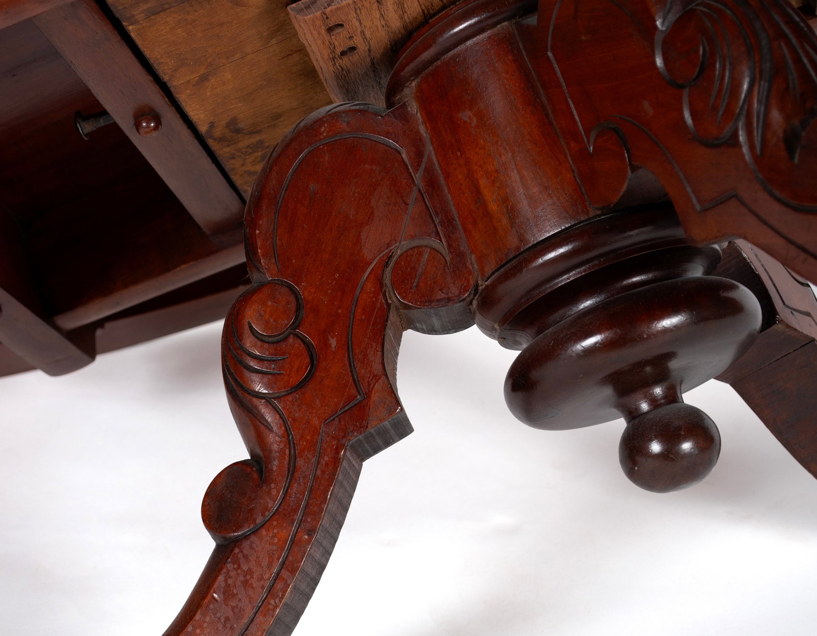 PEDESTAL COFFEE TABLE - 9