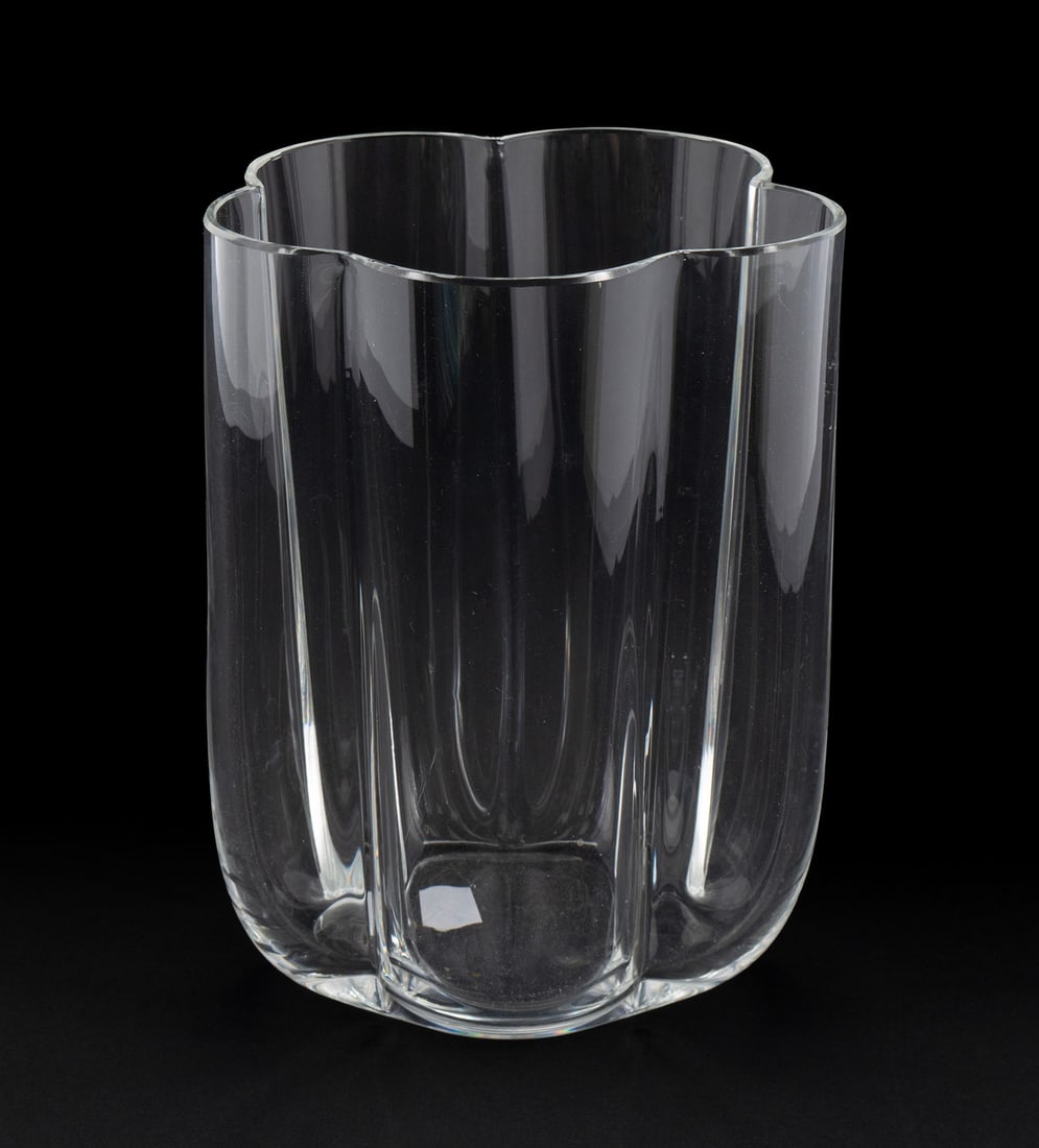 STEUBEN GLASS VASE (1 of 6)