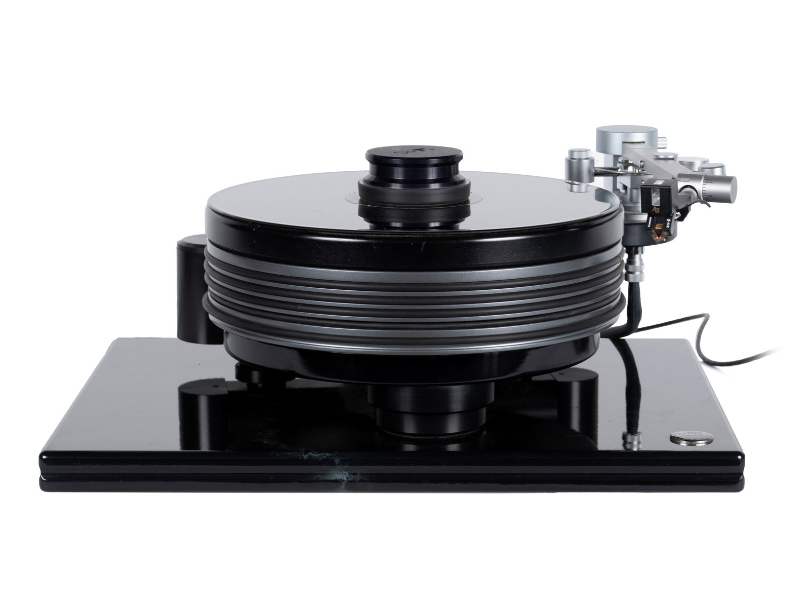 NOTTINGHAM "DAIS" TURNTABLE: NOTTINGHAM "DAIS" TURNTABLE Analogue turntable having Dynavector DV507MKII tonearm and Dynavector DRT XV-1 stylus. 8 1/2 x 19 x 15 in. (21.6 x 48.3 x 38.1 cm.)