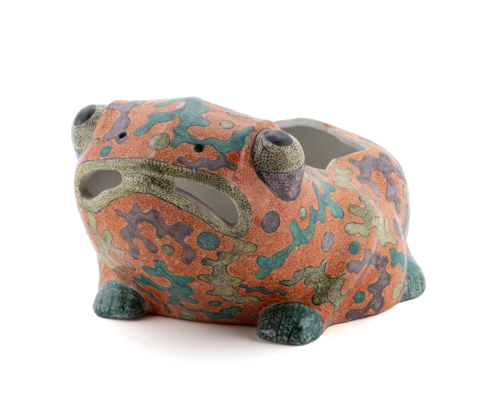 CHINESE PORCELAIN FROG PLANTER: CHINESE PORCELAIN FROG PLANTER 20th century. Frog form planter, unmarked. 6 x 9 x 12 in. (15.2 x 22.9 x 30.5 cm.)