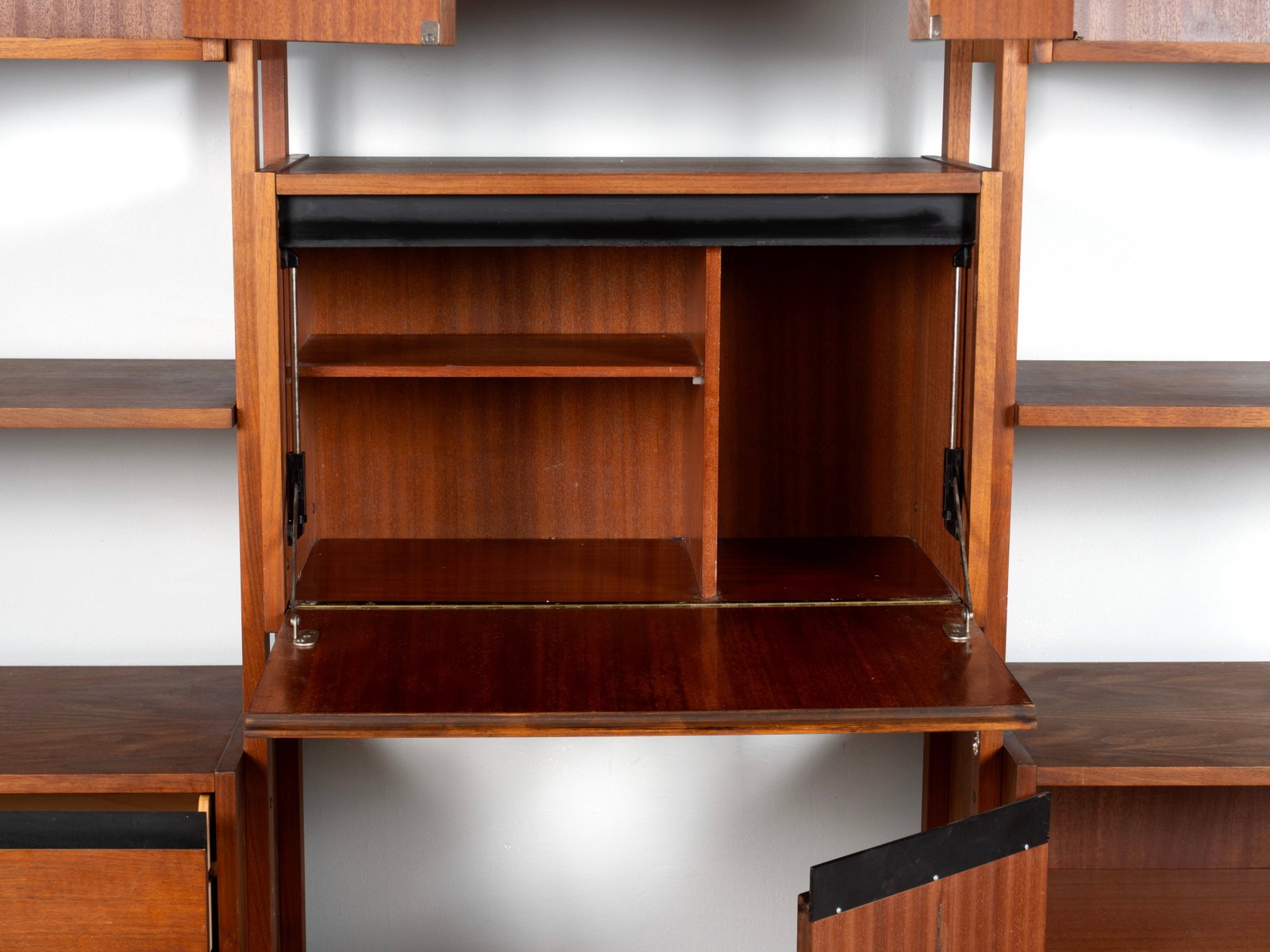 MCM WALL UNIT - 4