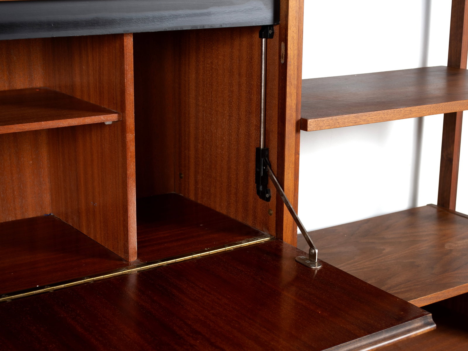 MCM WALL UNIT - 5