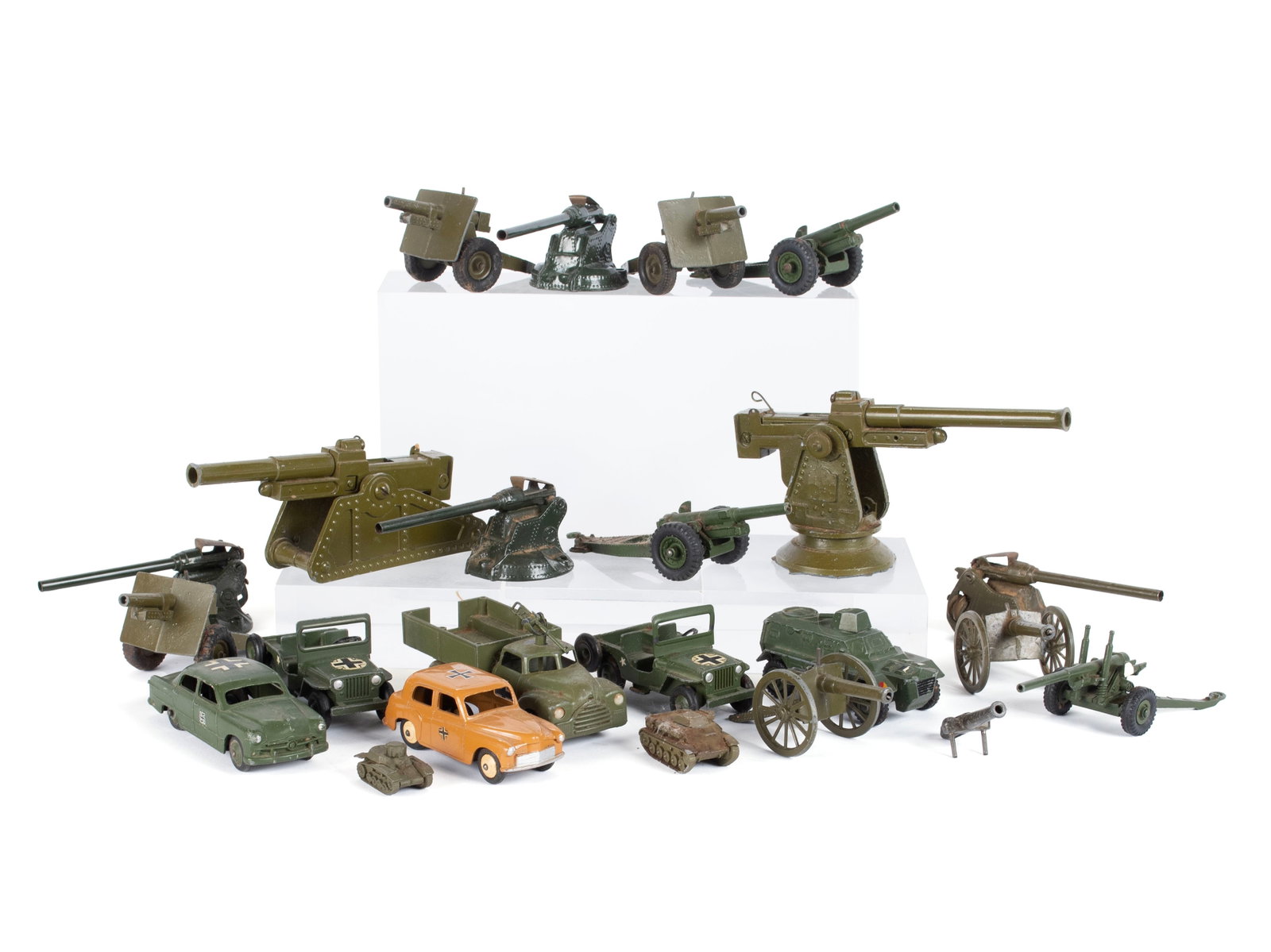 ASSORTED TOY MILITARY VEHICLES AND WEAPONS (1 of 6)