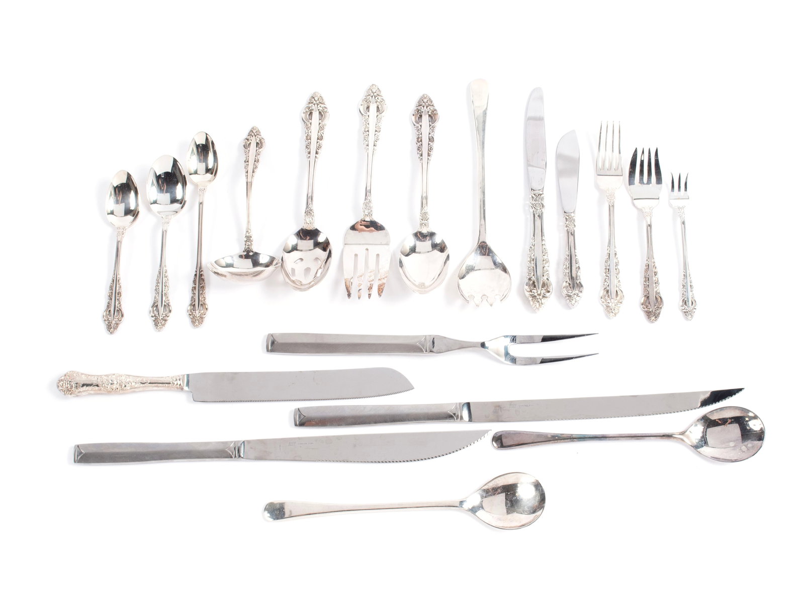 REED AND BARTON MAJESTY PATTERN FLATWARE SERVICE (1 of 8)
