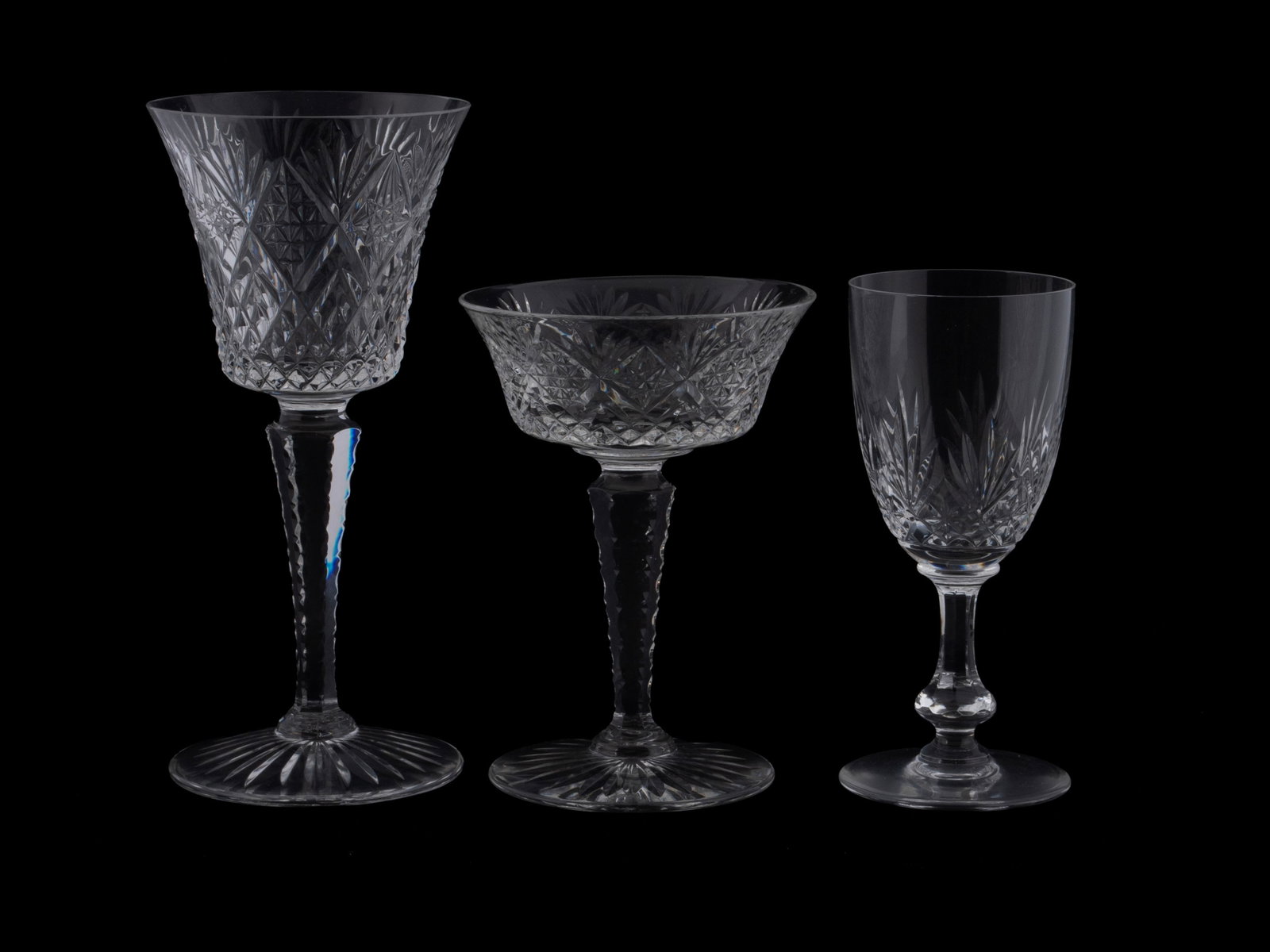 ST. LOUIS 'MUSSETTE' PATTERN STEMWARE (1 of 6)