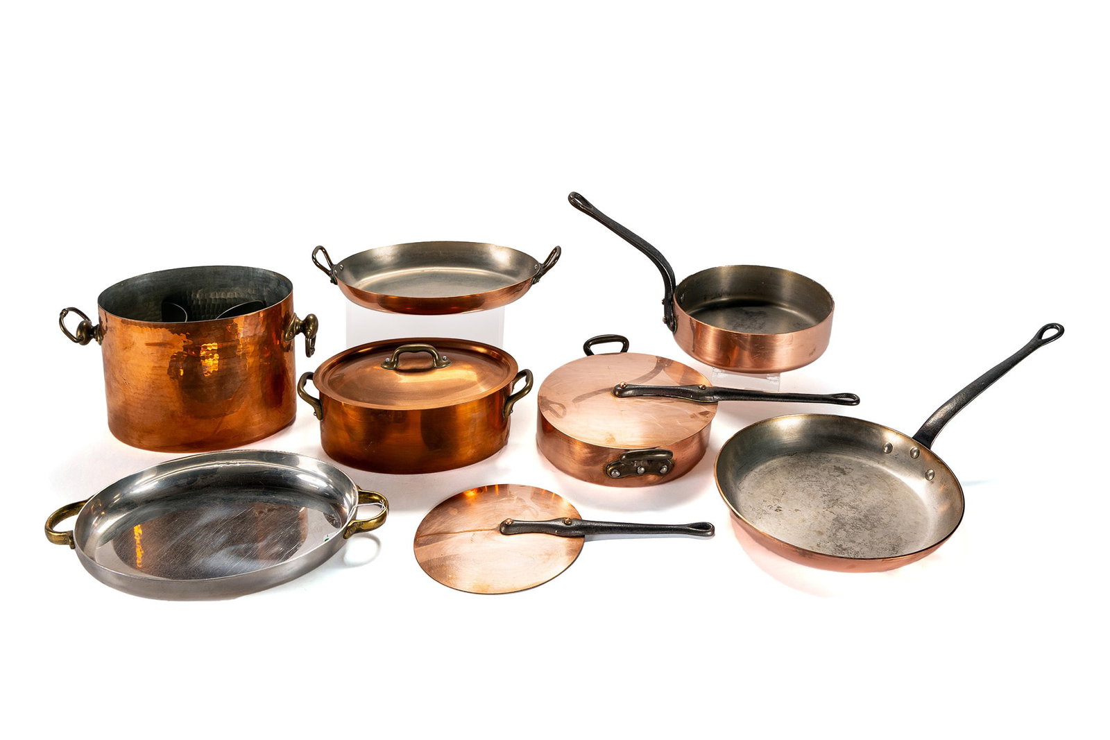 GROUP OF FRENCH COPPER COOKWARE: GROUP OF FRENCH COPPER COOKWARE French, 20th century. Eight (8) pieces (including one (1) mismatched lid and one (1) oval pan that isn't copper coated). Five (5) pieces marked Dehillerin. Wine