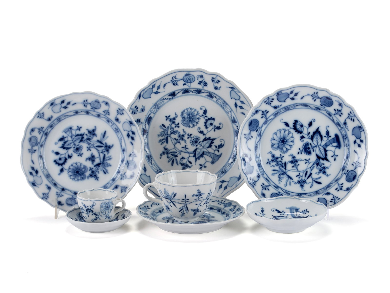 COLLECTION OF MEISSEN PORCELAIN: COLLECTION OF MEISSEN PORCELAIN German, early 20th century, eighteen (18) pieces. Four (4) coffee cups, two (2) demitasse cups and an assortment of plates and bowls. Largest plate: 9.69 in. (24.6 cm.)