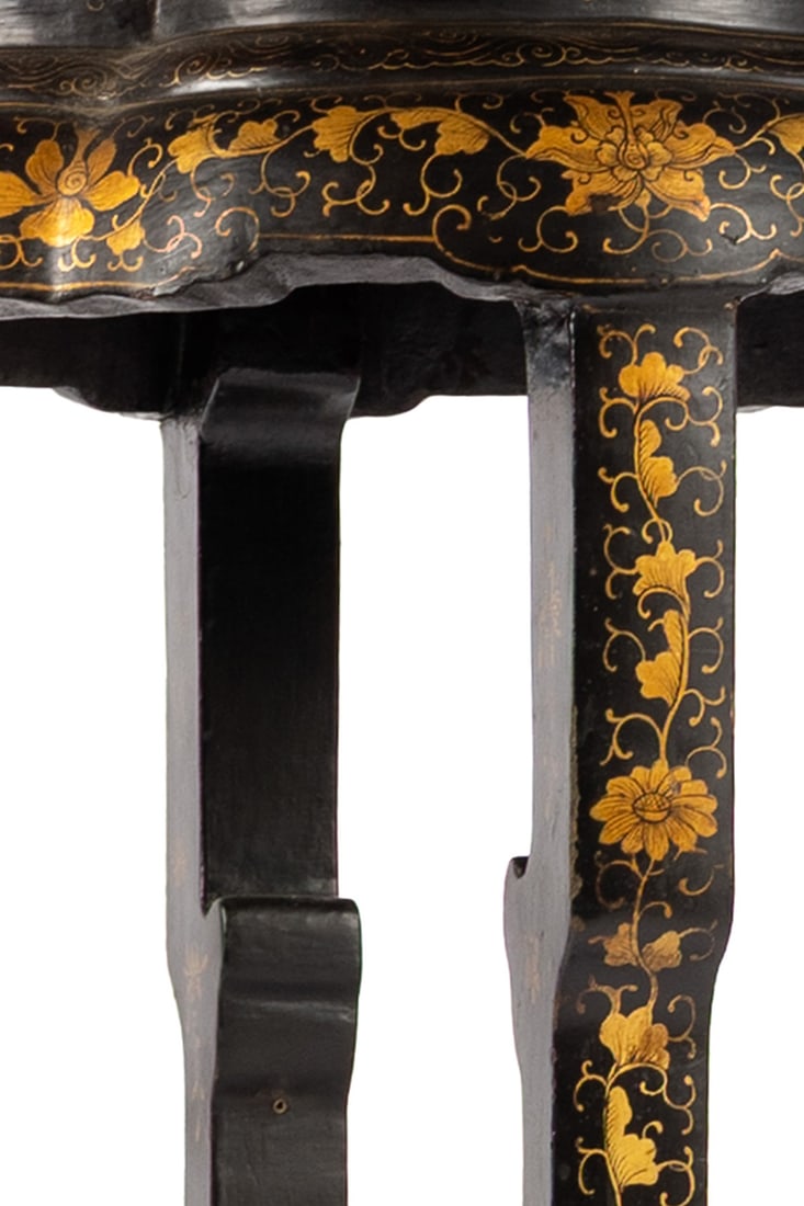 LACQUERED PEDESTAL TABLE - 3