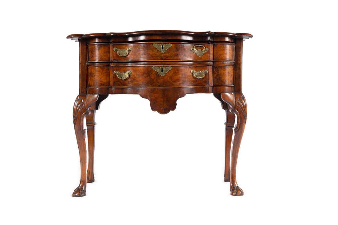 GEORGE I STYLE WALNUT DRESSING TABLE - 4