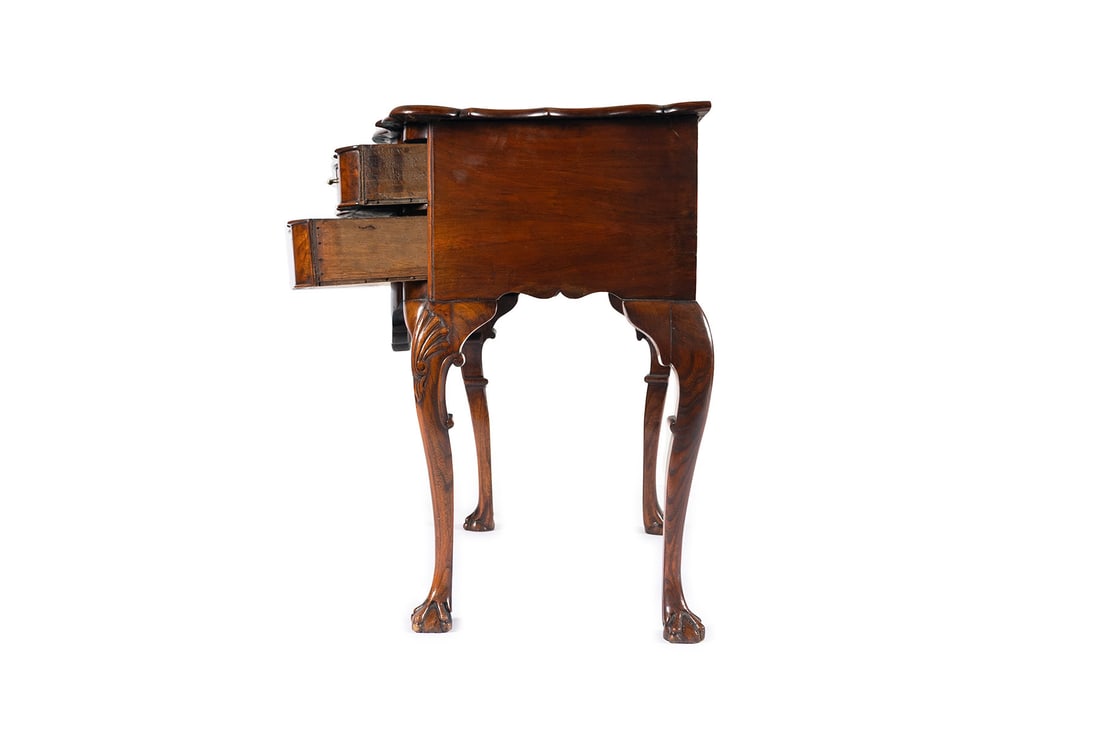 GEORGE I STYLE WALNUT DRESSING TABLE - 6