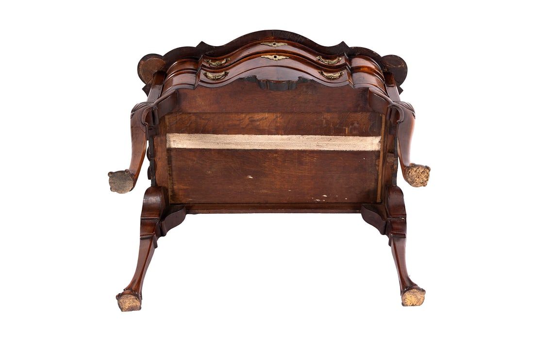 GEORGE I STYLE WALNUT DRESSING TABLE - 8
