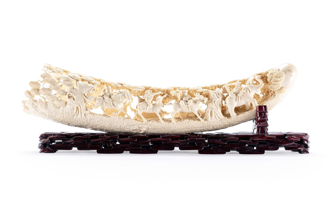 CHINESE FIGURAL CARVING - 2