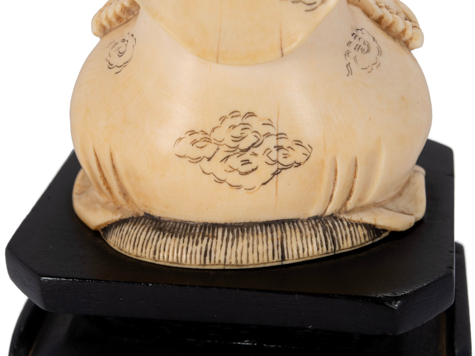 SEATED BUDDHA FIGURE - 9