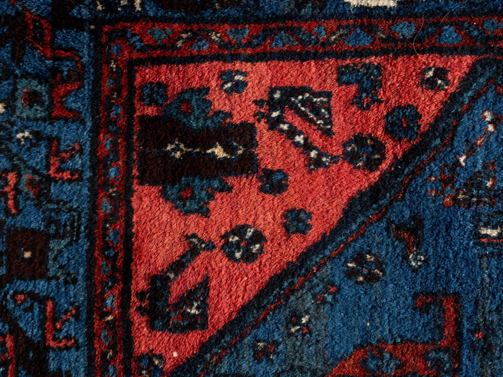 HAMADAN AREA RUG - 4