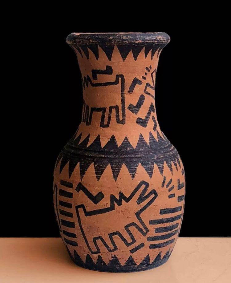 Keith HARING (USA, 1958-1990): Dogs, 1988Mixmedia on terracotta vaseSigned and dated under the base.Size: 8 1/10 by 4 9/10 in - 20.5 by 12.5 cm.Provenance:- private collection New-York,- Liam gallery.Please refer to the conditions 