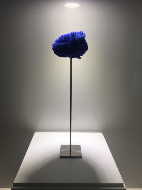 Yves KLEIN (FR, 1928-1962): IKB circa 1961/62.Blue pigment and resin on natural sponge, After to.2 1/3 by 1 3/5 by 2 in - 6 by 4 by 5 cm.Please refer to the conditions of sale and the conditions of transport.