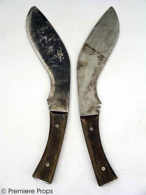 RESIDENT EVIL EXTINCTIONAlice(MILLA JOVOVICH)Weapon: RESIDENT EVIL EXTINCTION - Don't miss your chance to pick up Alice's (MILLA JOVOVICH) key hero weapons. These metal machetes have dull and blunt blades but this set is solid and heavy. They measure ap