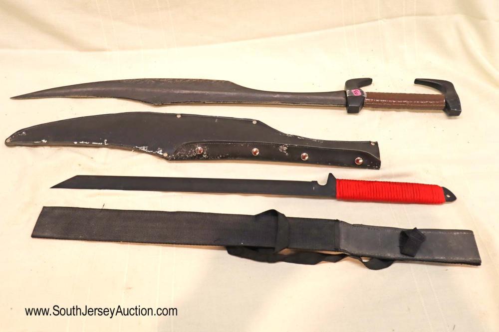 Group lot of 2 machetes or swords: Group lot of 2 machetes or swords