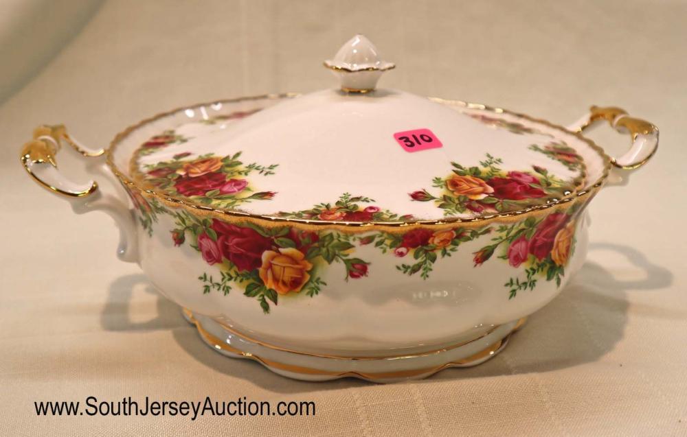 Royal Albert bone china England "Old Country Roses": Royal Albert bone china England "Old Country Roses" pattern serving bowl with lid