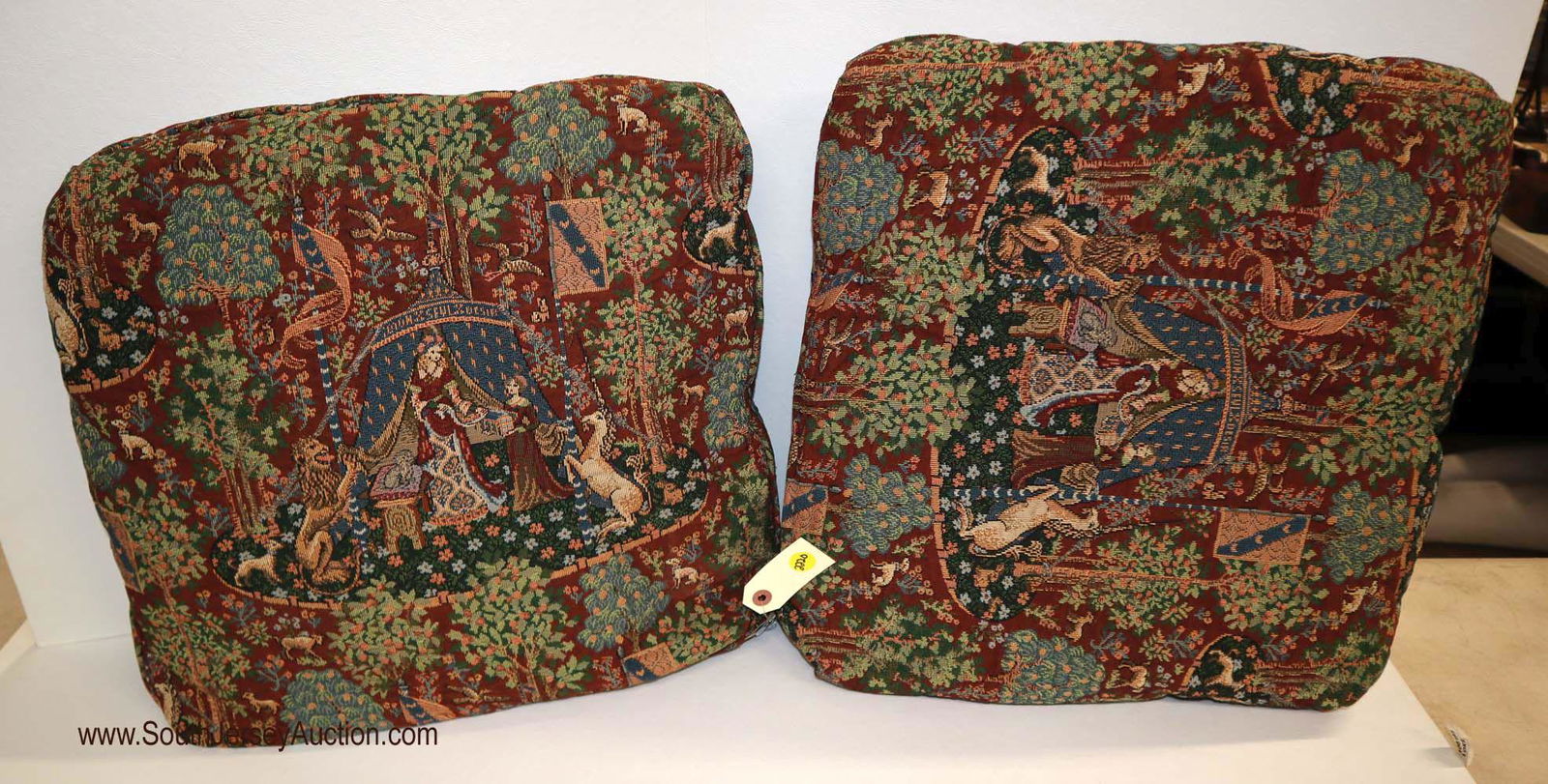 PR QUALITY decorative stitched pillows (1 of 3)