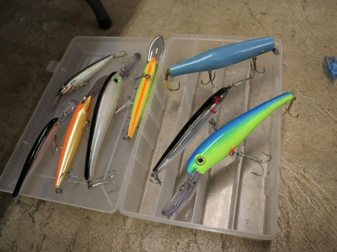 Group lot 7 fishing lures in a Plano organizer: Group lot of 7 fishing lures in a Plano organizer Dimensions: