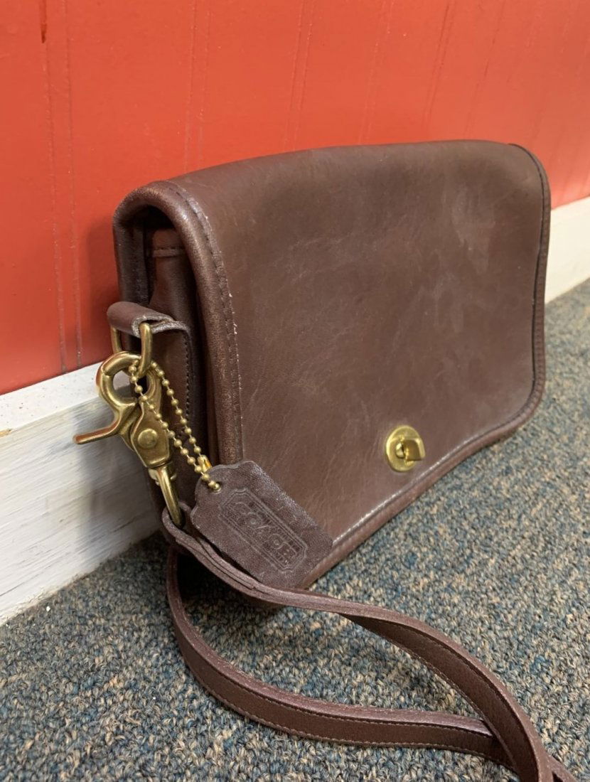 Coach brown leather purse hand bag no. L4B-9755: Coach brown leather purse hand bag no. L4B-9755