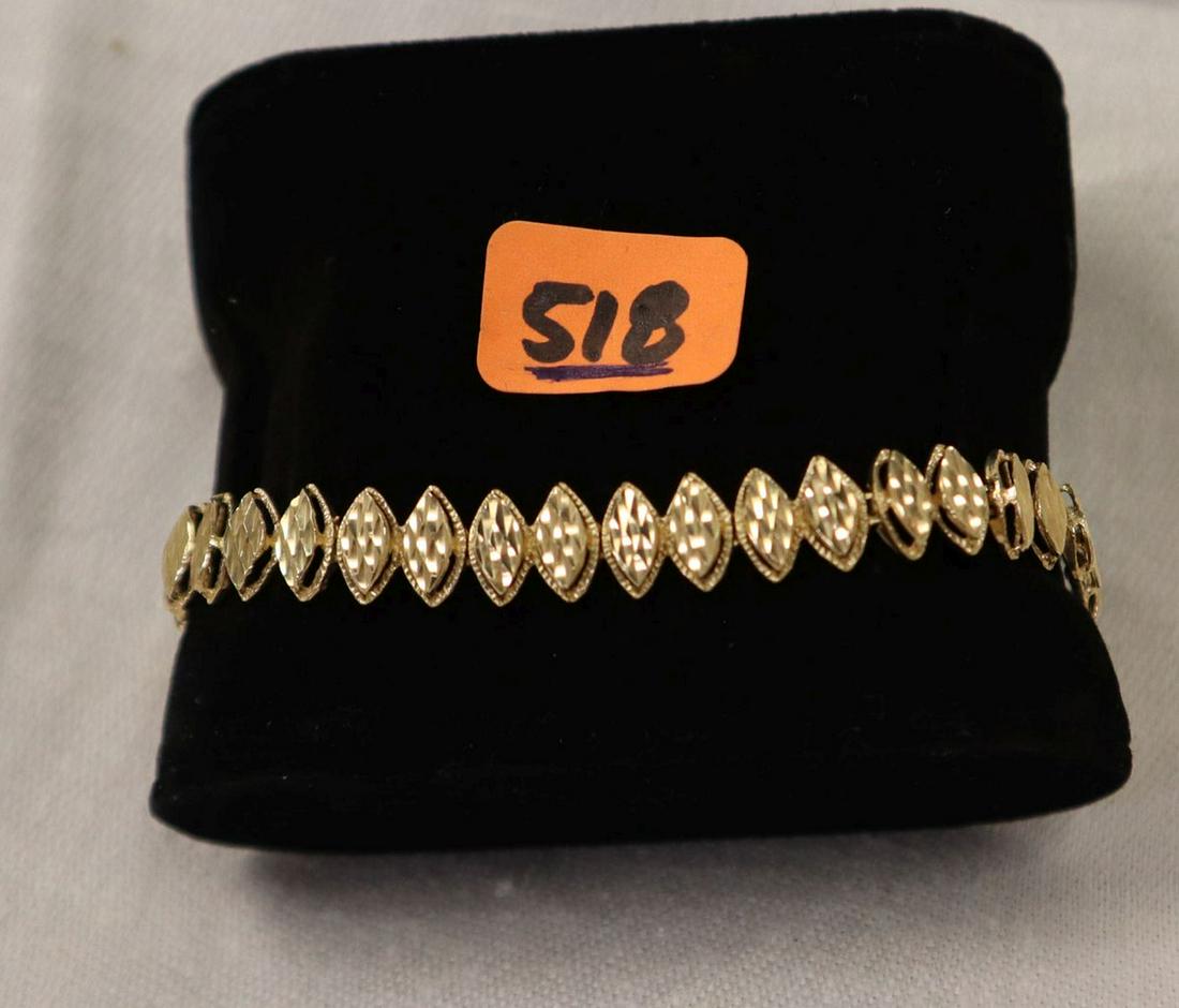 14K yellow gold diamond cut bracelet nice size (1 of 4)