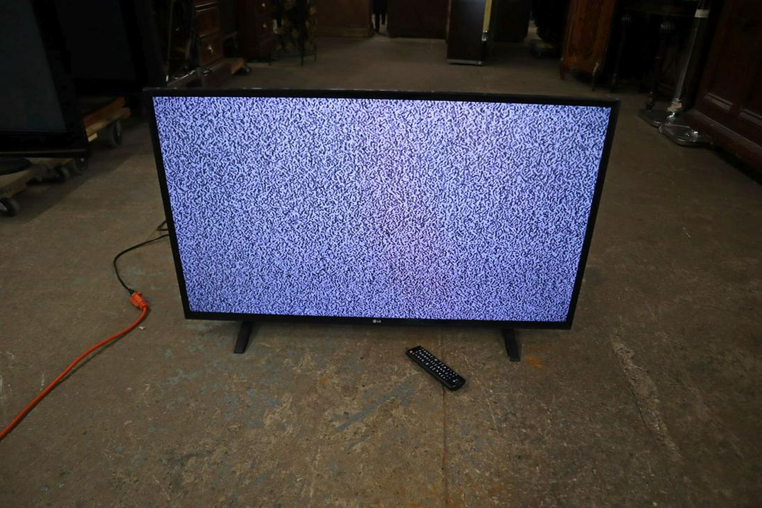 LG 42" flat screen tv with remote working: LG 42" flat screen tv with remote working