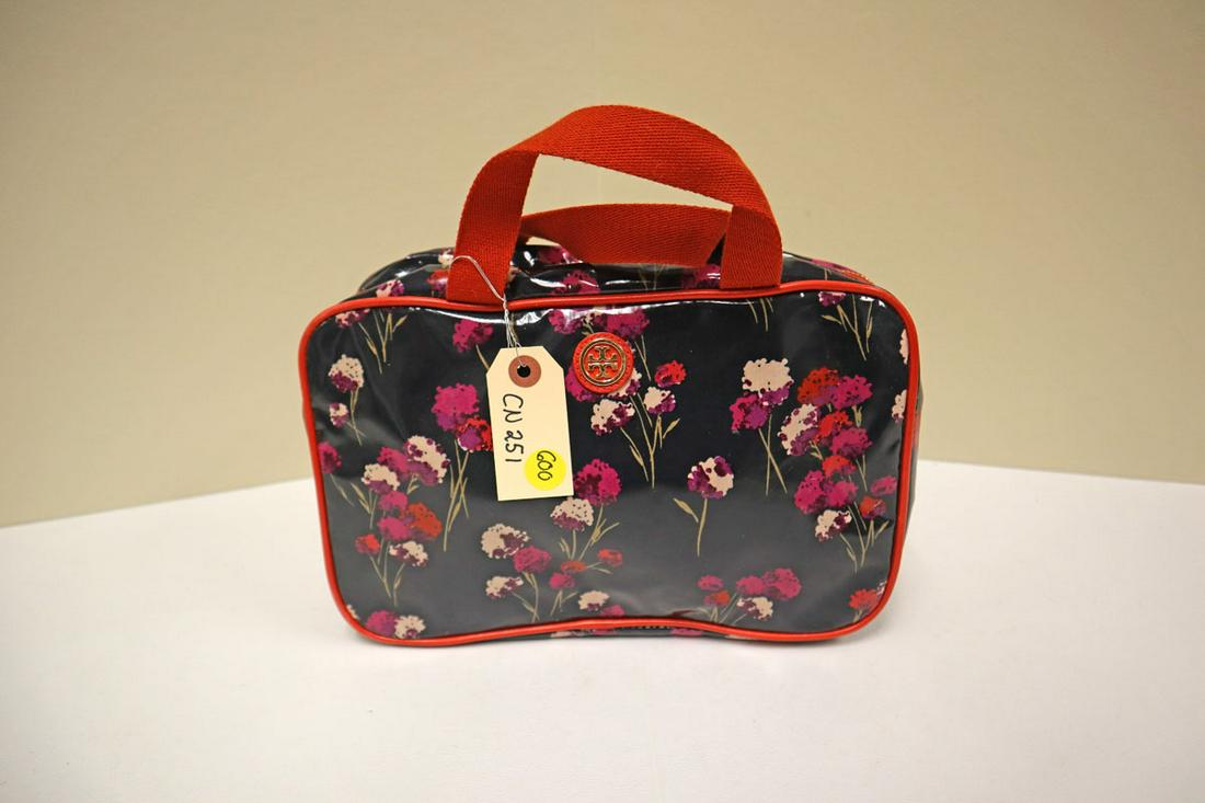 Marked Tory Burch makeup bag (1 of 1)