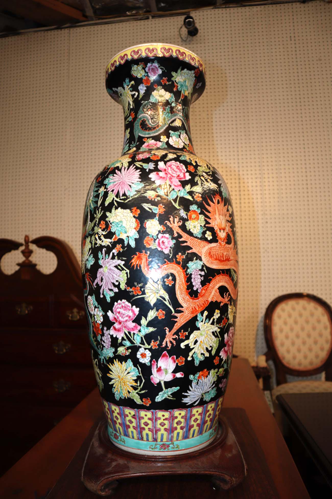 Asian deco vase with dragons on base (1 of 3)