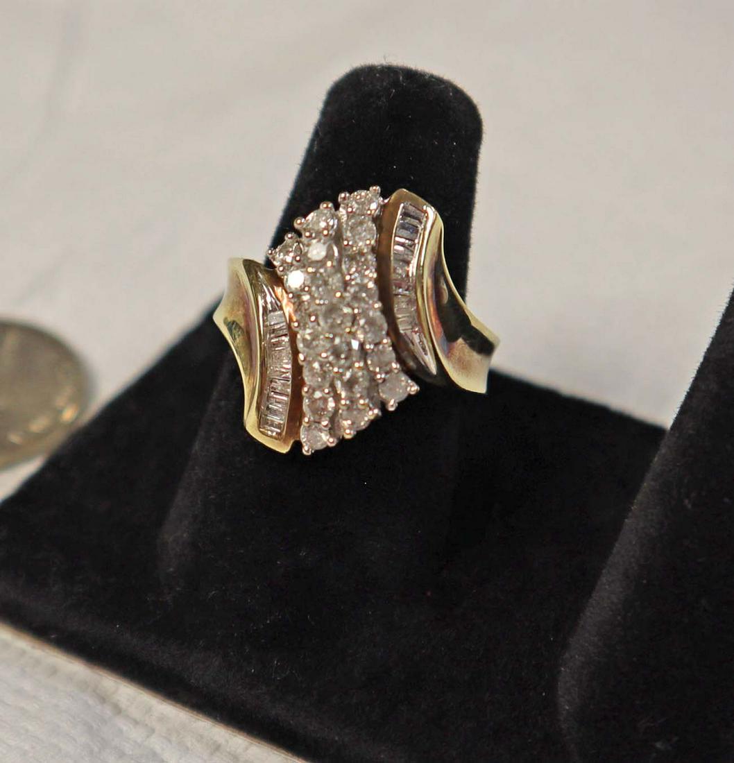 Ladies 14K gold & diamonds vintage ring: Ladies 14K gold and diamonds vintage ring size 5 1/2