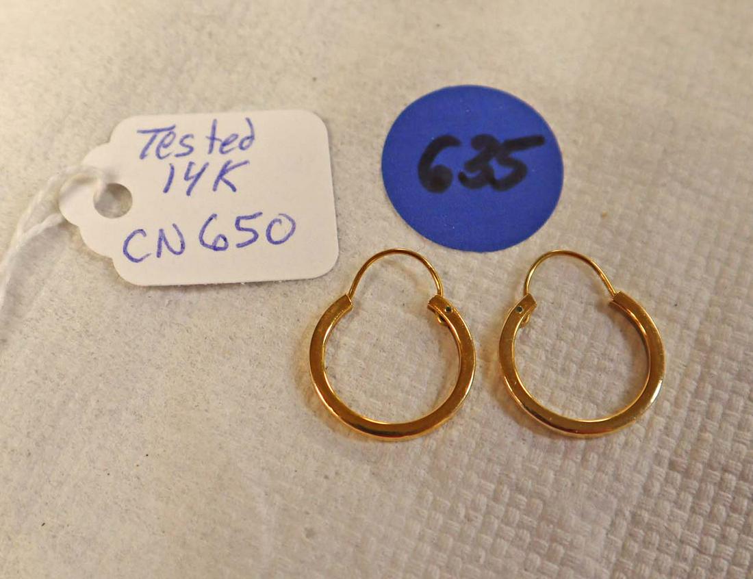 Set of 14K gold hoop earrings: Set of 14K gold hoop earrings