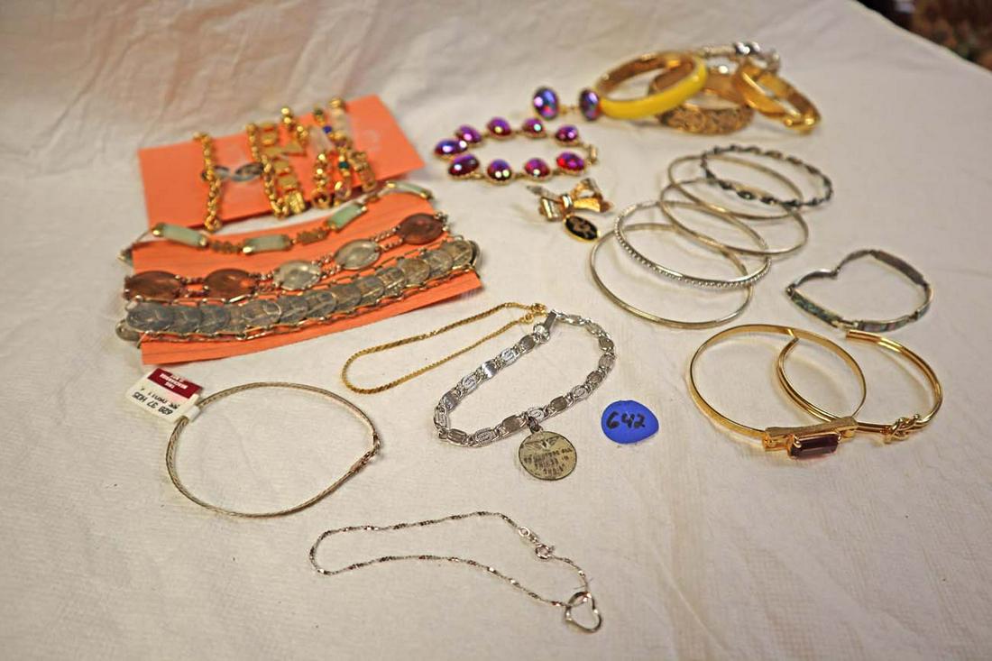 Lot of estate vintage bracelets: Lot of estate vintage bracelets