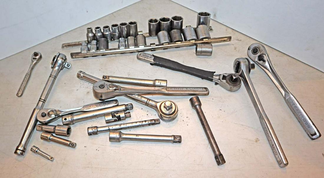 Lg lot Craftsman sockets, ratchet and adapters (1 of 3)