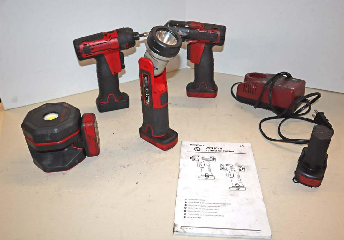 4pc Snap On working battery tools: 4pc Snap On working battery tools including impact driver, drill and light
